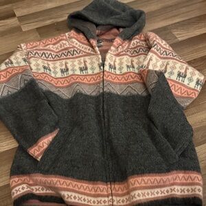 Cozy Hooded Sweater with Geometric Patterns